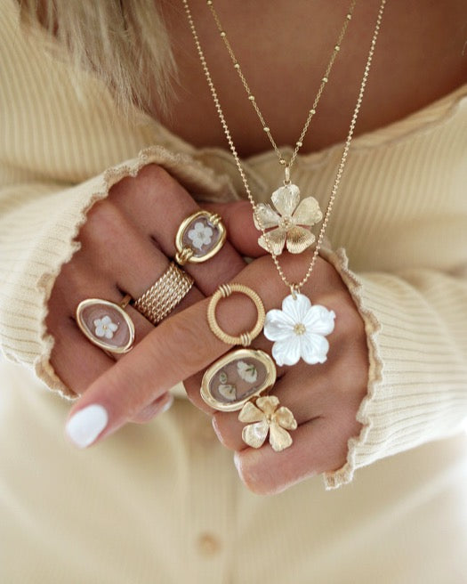 Ring agnes flower